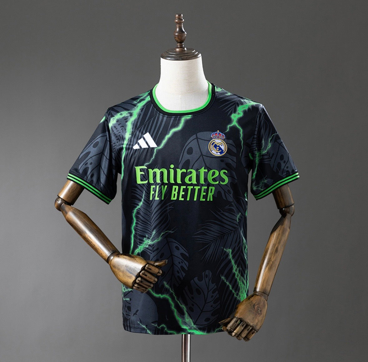 Maillot Real Madrid édition concept noir et vert 2026