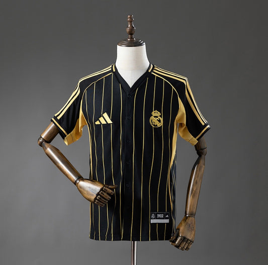 Maillot Real Madrid édition baseball 25/26 noir et Or à rayures